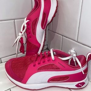 NWOT Puma pink golf shoes - size 8.5M
